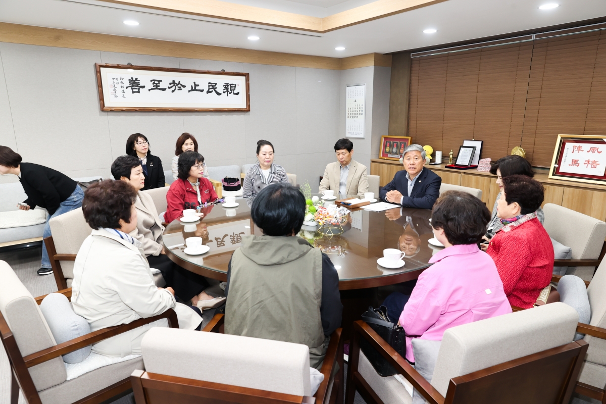 20260409-039[AMG_0235-1-구미시 여성단체협의회장단 의회 방문.JPG