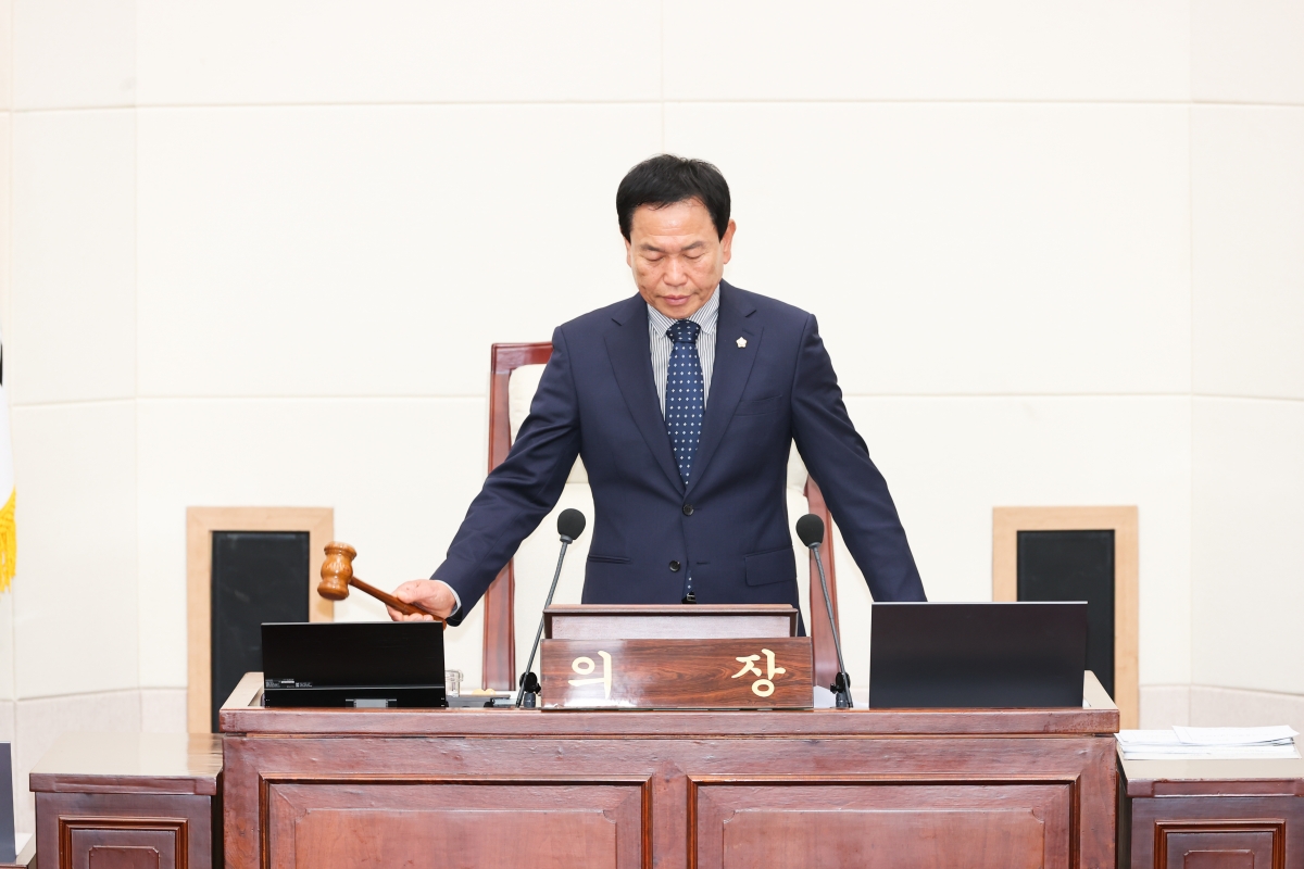 20260415-020[AMG_0392-1-제295회 임시회 제1차 본회의시 박교상 의장 회의주재.JPG