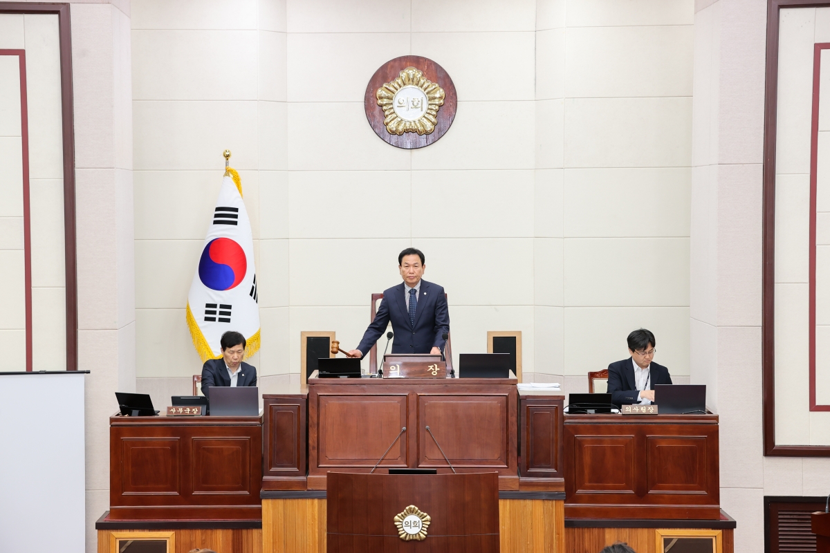 20260415-021[AMG_0394-1-제295회 임시회 제1차 본회의시 박교상 의장 회의주재.JPG