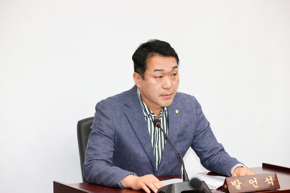 20260416-013[AMG_0468-1-제295회 임시회 기획행정위원회 조례안 심사활동.JPG