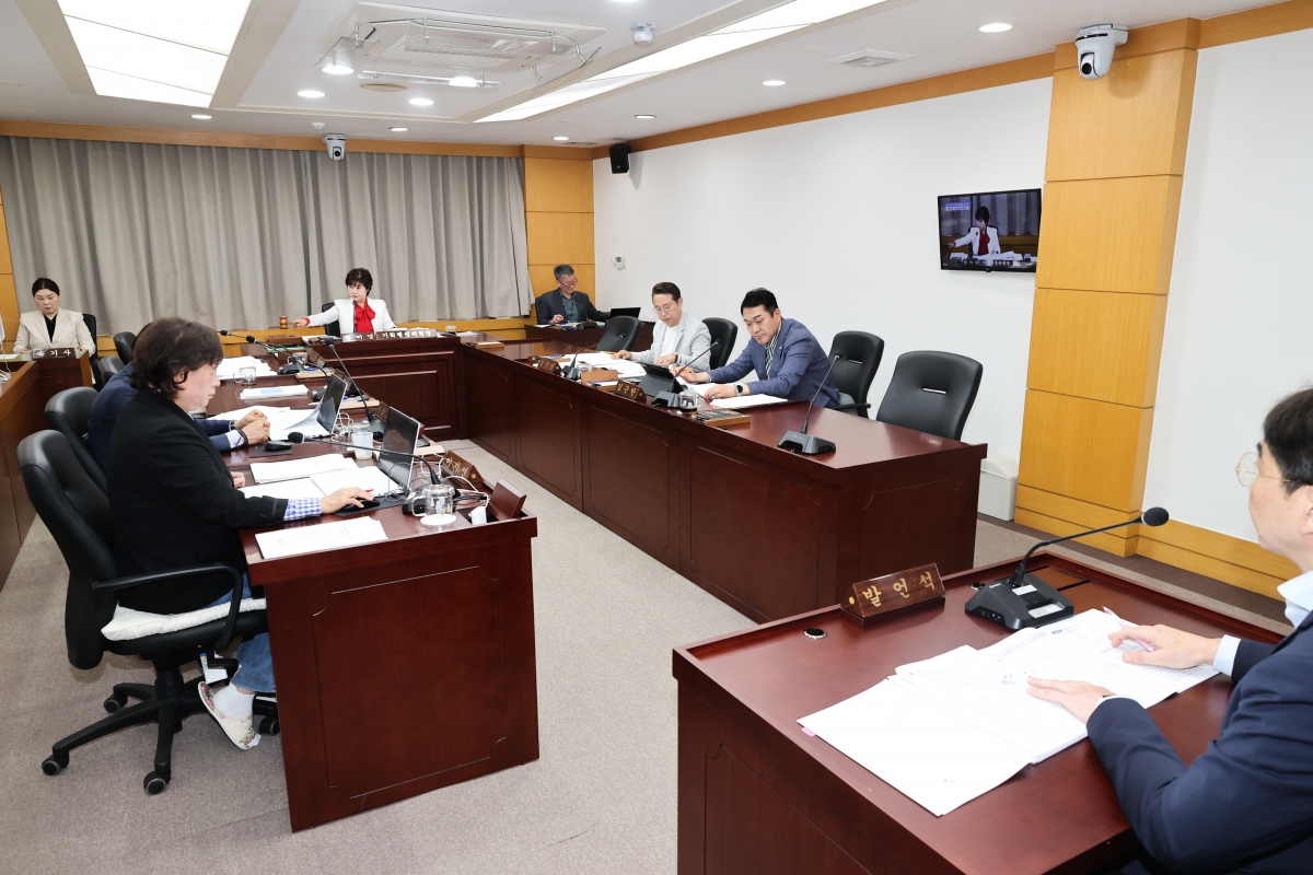 20260416-019[AMG_0531-1-제295회 임시회 기획행정위원회 조례안 심사활동.JPG