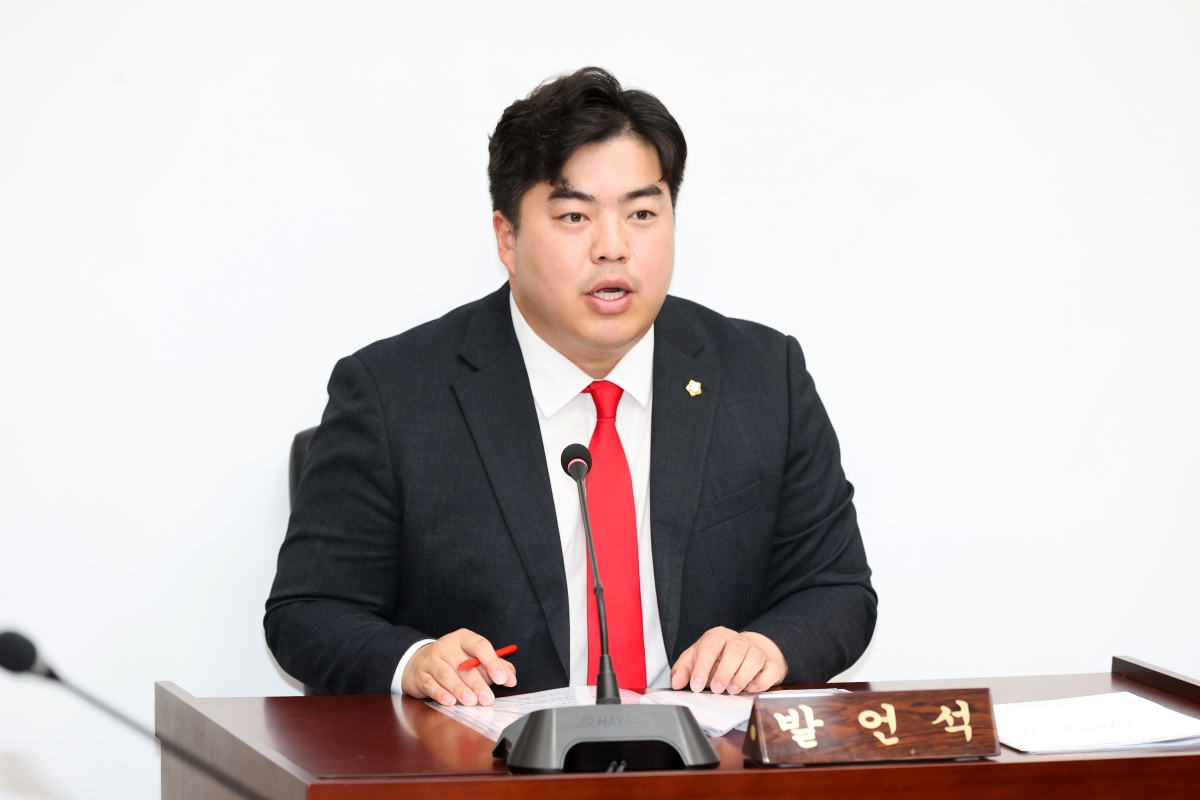 20260416-016[AMG_0483-1-제295회 임시회 기획행정위원회 조례안 심사활동.JPG