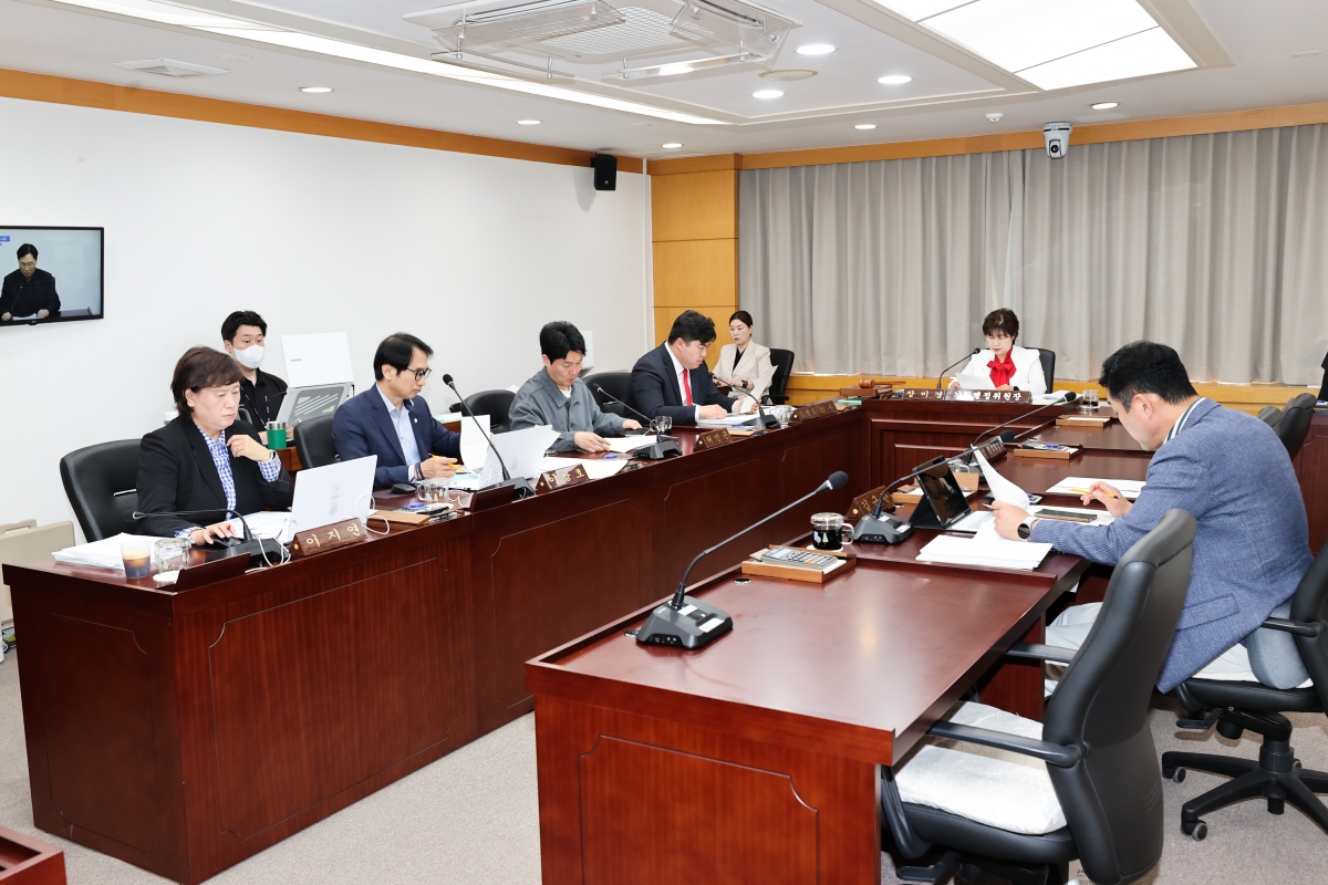 20260416-017[AMG_0509-1-제295회 임시회 기획행정위원회 조례안 심사활동.JPG