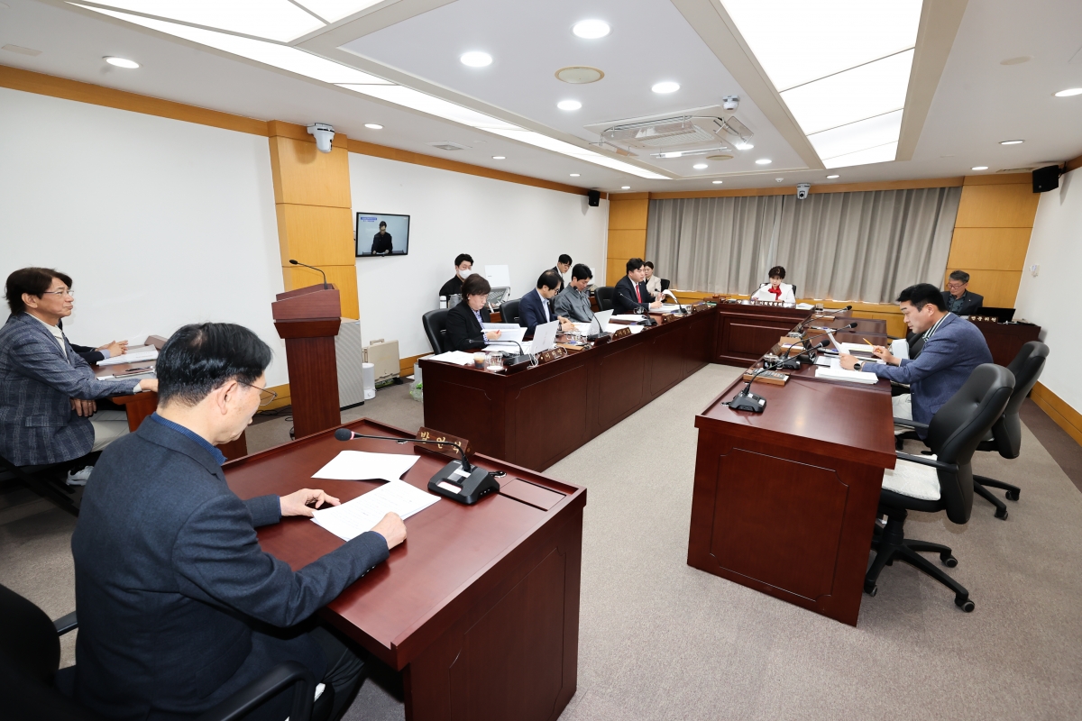 20260416-018[AMG_0511-1-제295회 임시회 기획행정위원회 조례안 심사활동.JPG