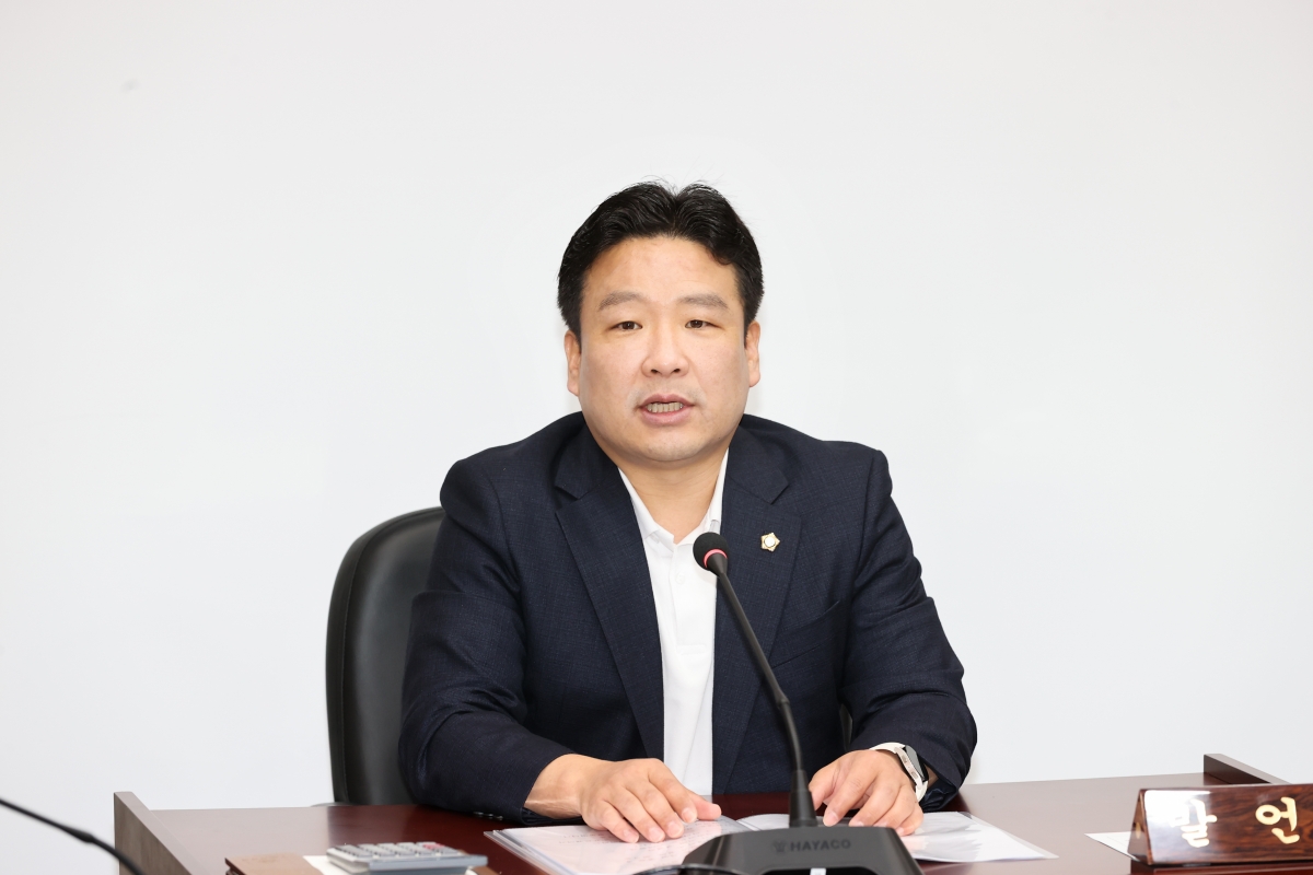 20260416-023[AMG_0459-1-제295회 임시회 산업건설위원회 조례안 심사활동.JPG