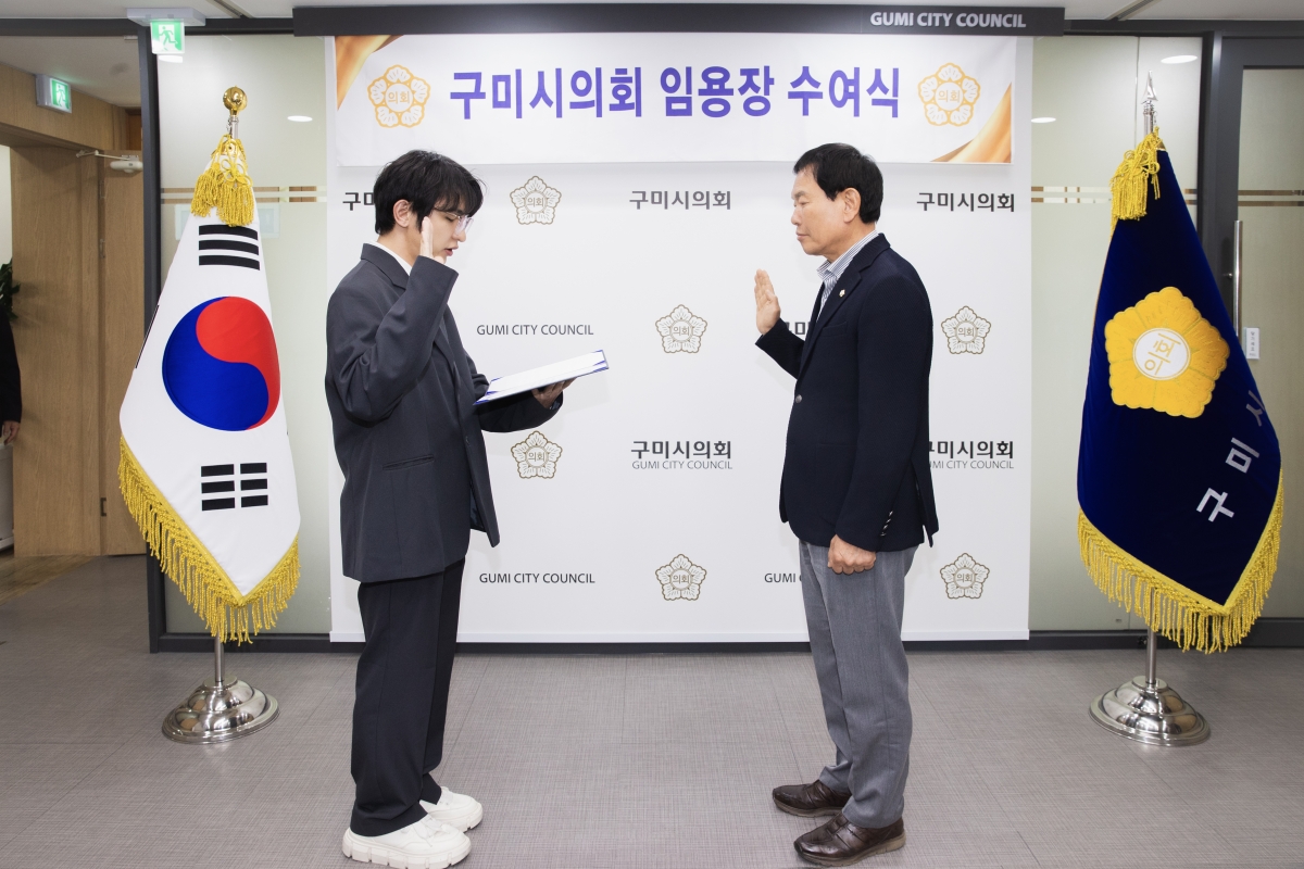 20260420-005[AMG_0733-신규 공무원 임용장 수여식.jpg