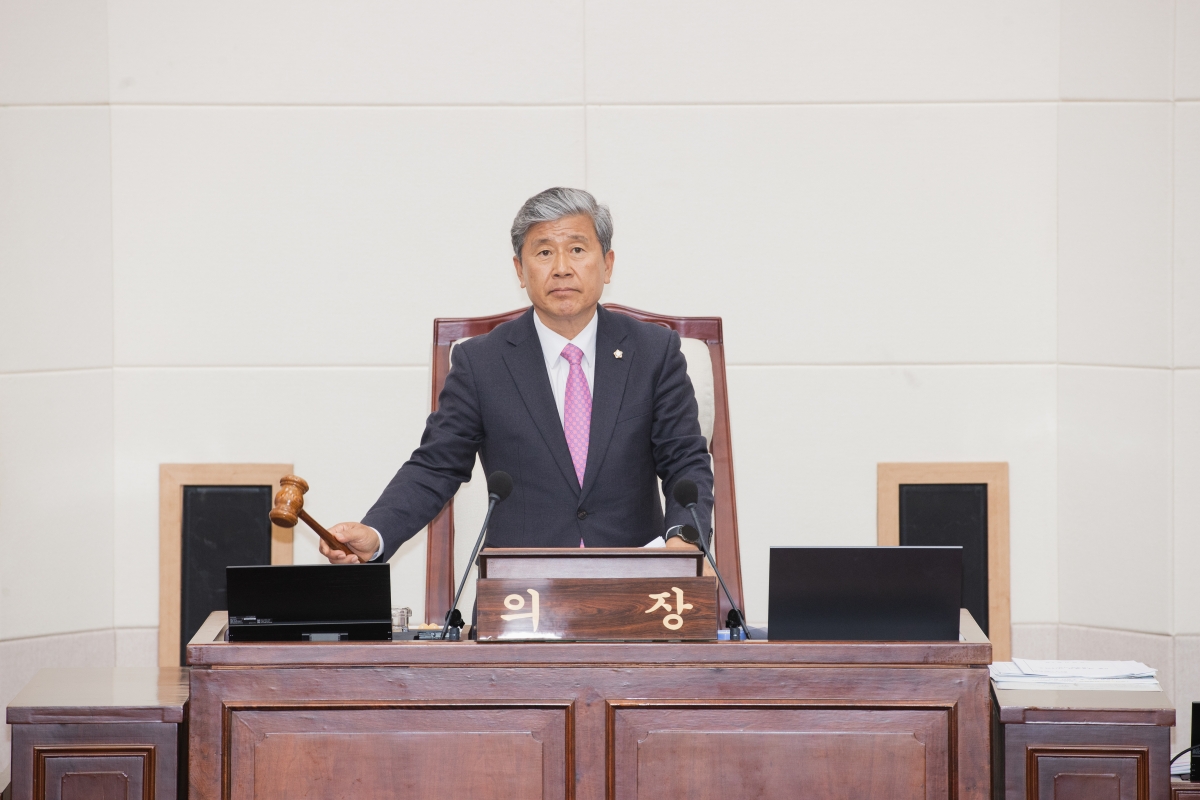 20260421-002[AMG_0755-제295회 임시회 제2차 본회의시 양진오 부의장 회의주재.jpg