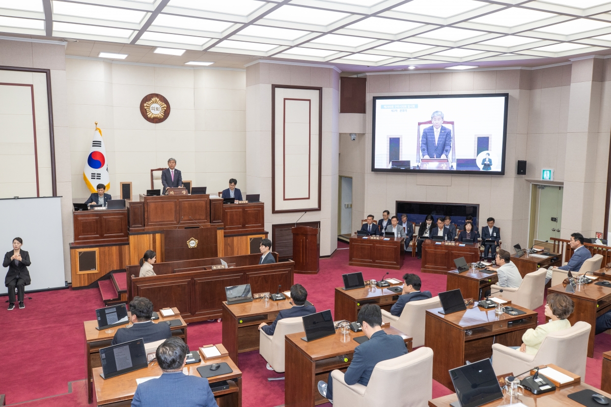 20260421-008[AMG_0804-제295회 임시회 제2차 본회의시 양진오 부의장 회의주재.jpg