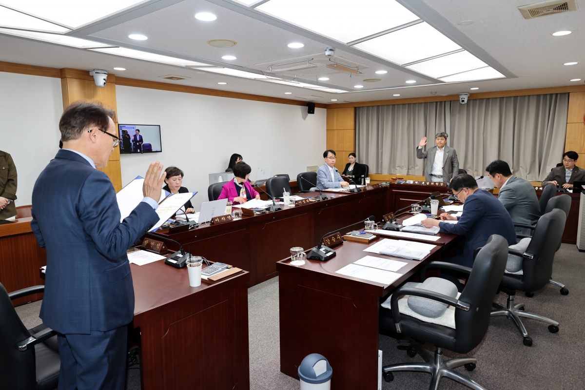20260422-026[AMG_0908-1-폐회중 인사청문특별위원회 활동.JPG