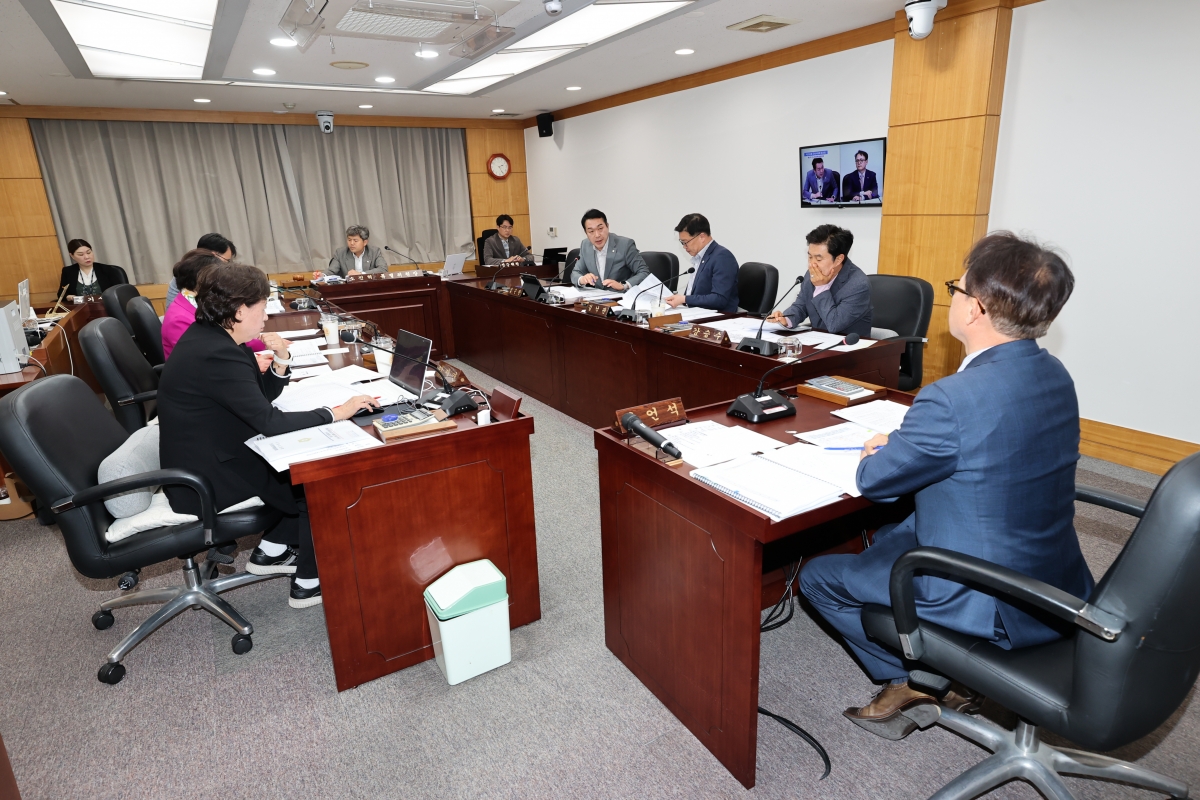 20260422-038[AMG_0949-1-폐회중 인사청문특별위원회 활동.JPG