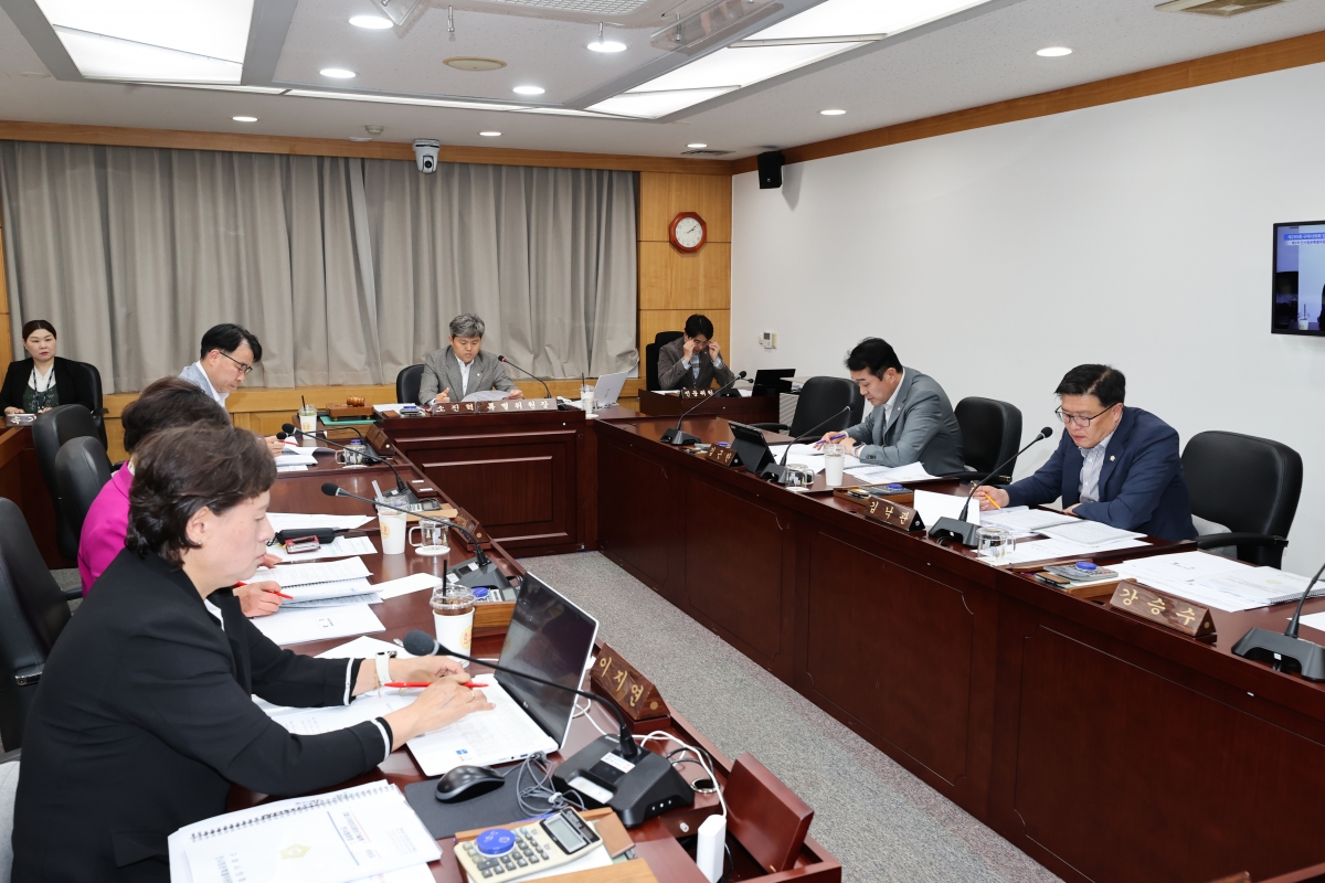 20260422-031[AMG_0921-1-폐회중 인사청문특별위원회 활동.JPG