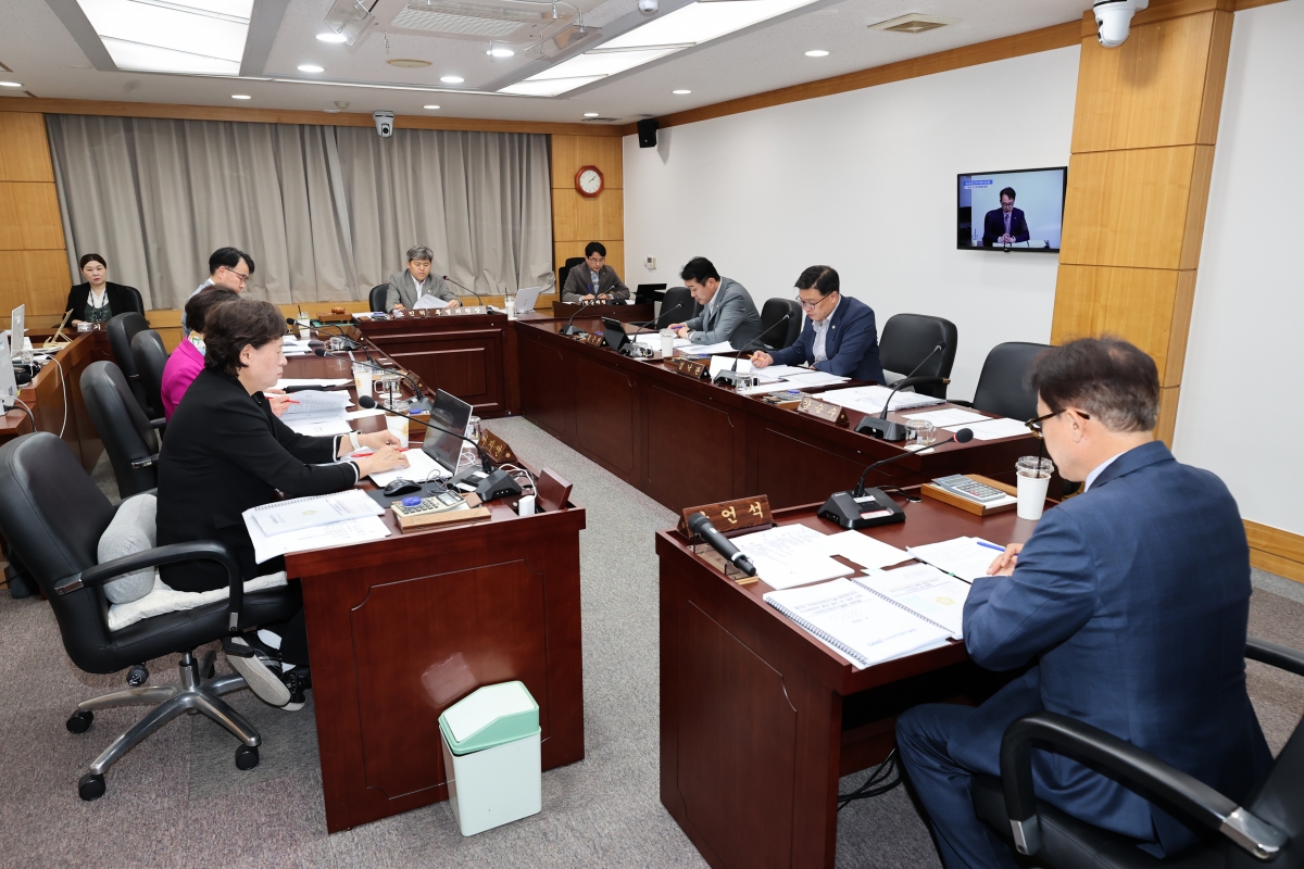 20260422-030[AMG_0919-1-폐회중 인사청문특별위원회 활동.JPG