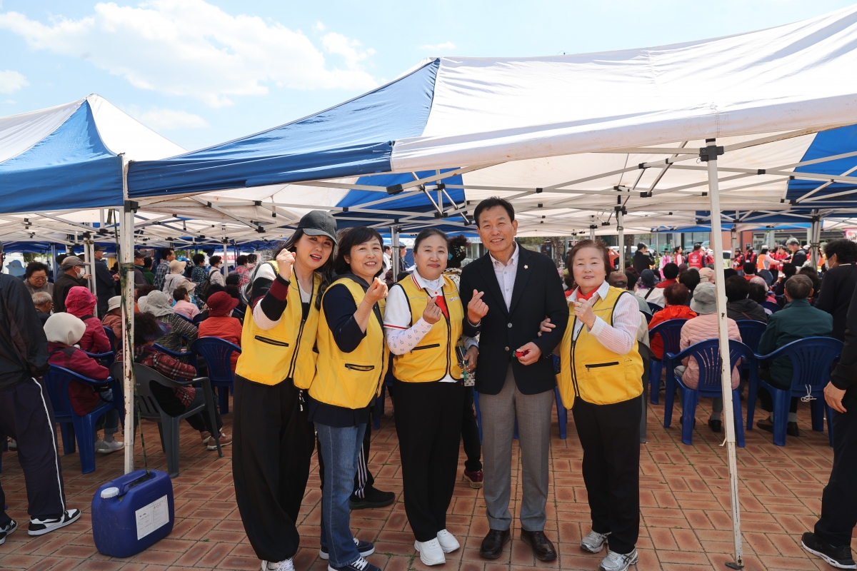 20260504-004[AMG_1481-대한민국 써포터즈 봉사단 어비이날 행사.JPG