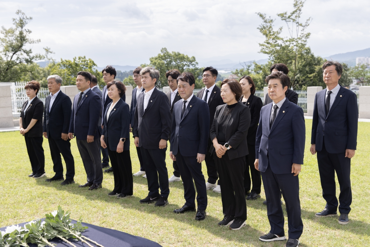 2026.07.08_구미시의회 충혼탑 참배_007.JPG