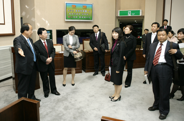 중국 장사시 여합천 주임 일행 의회방문
