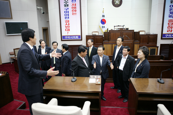 김천시의회 의장 일행 의회 방문