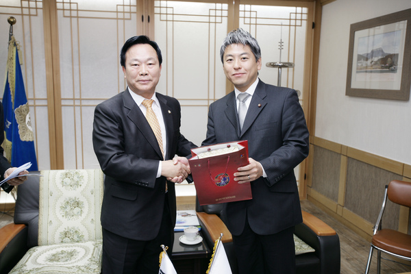 일본 오쯔시의회 부의장 일행 방문