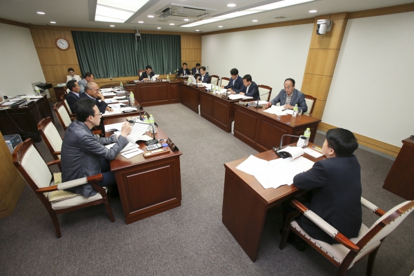 제196회 임시회시 산업건설위원회 조례안 심사활동