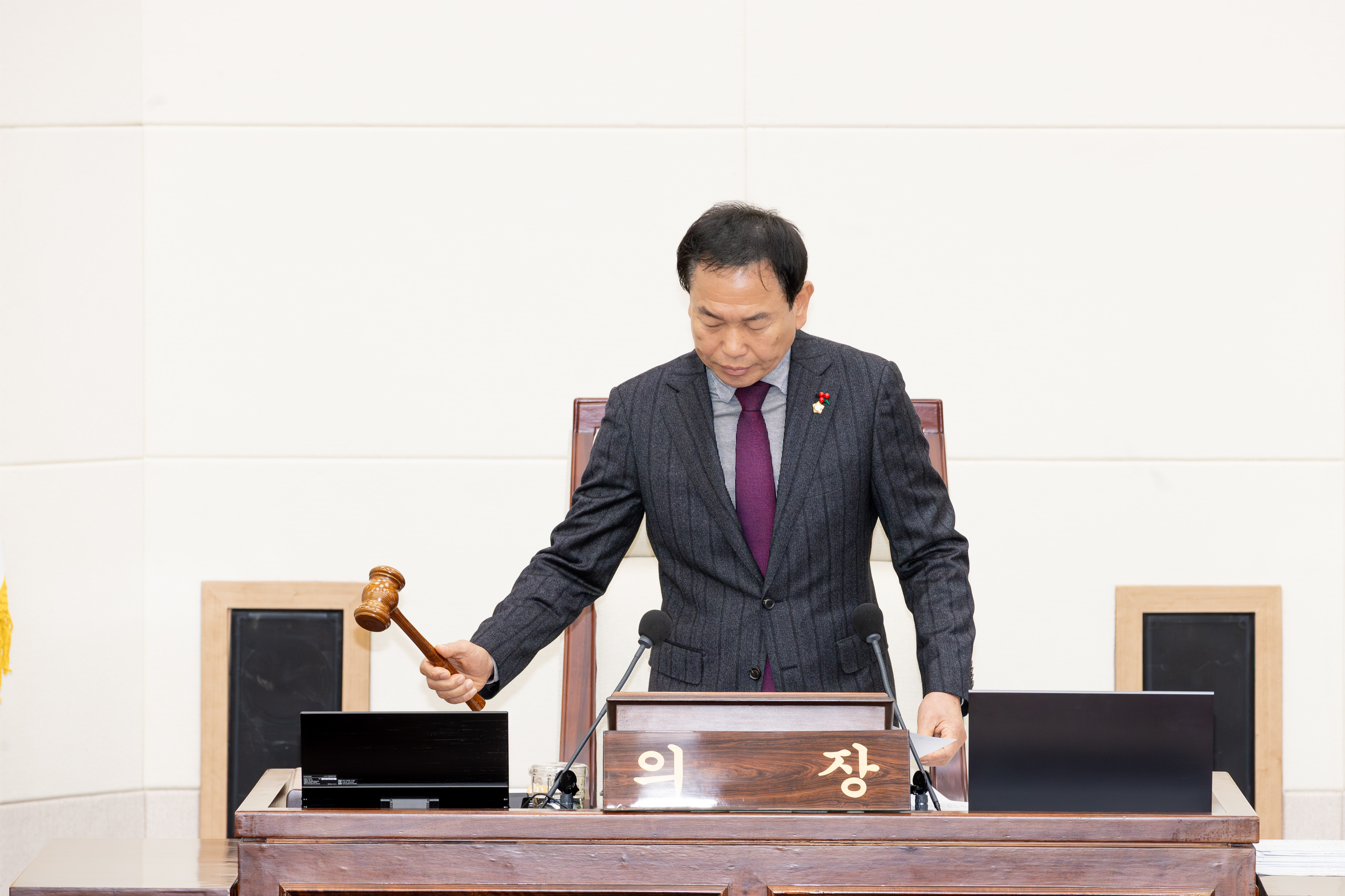 제292회 구미시의회 제2차 정례회 제2차 본회의 개회-박교상 의장(의사봉).jpg